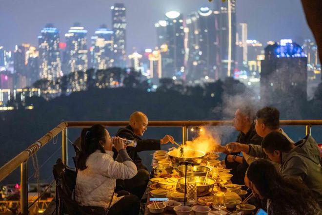 重庆火锅“涮出”3千亿大市场麻将胡了2游戏入口热辣滚烫！(图2)