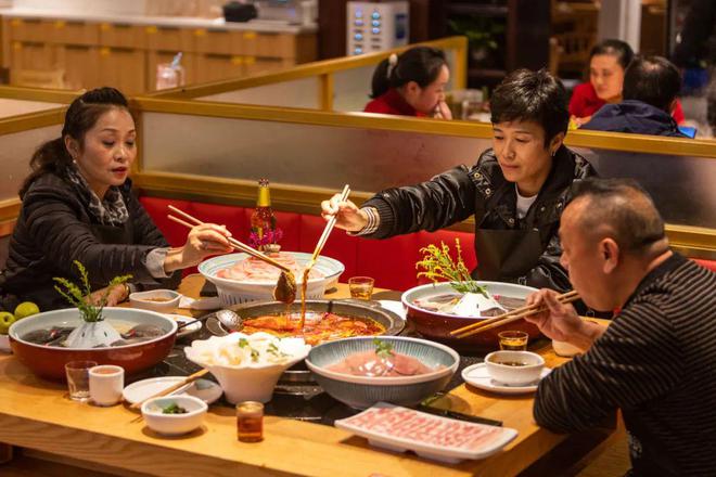 重庆火锅“涮出”3千亿大市场麻将胡了2游戏入口热辣滚烫！(图5)
