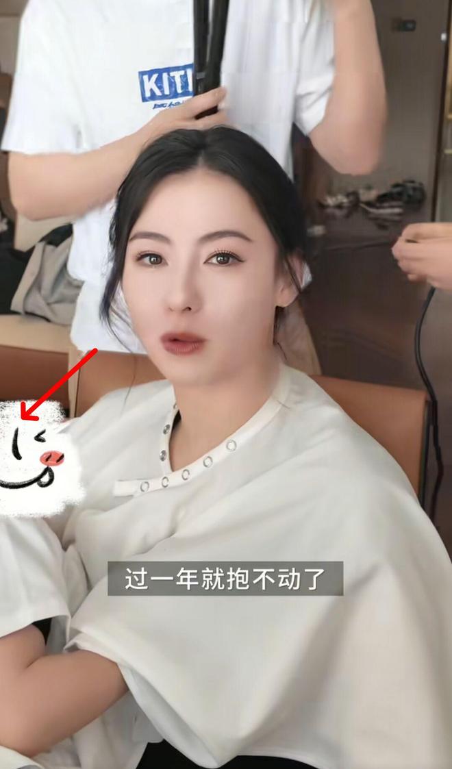 育馆看儿子比赛15岁谢振南霸气扣球很帅气！PG电子麻将胡了2模拟器张柏芝现身上海某体(图9)